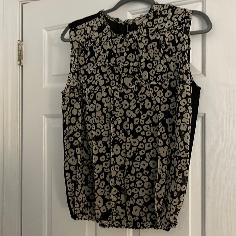 Burberry Womens sleeveless silk blouse